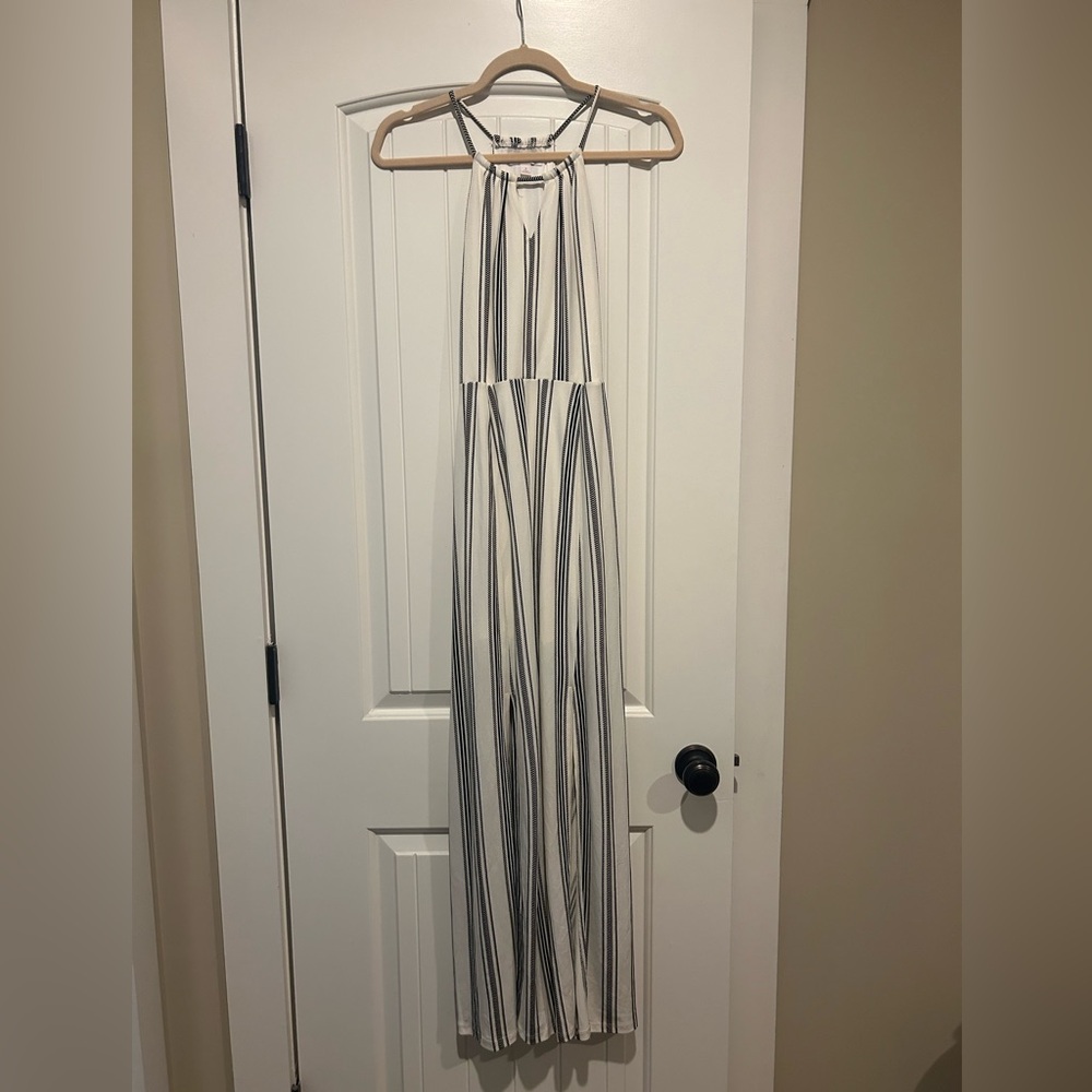 Maxi dress with two slits on the bottom
